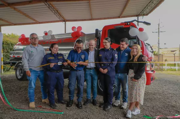 Nuevo Camión Cisterna al servicio del Cuerpo de Bomberos Voluntarios de La Ceja